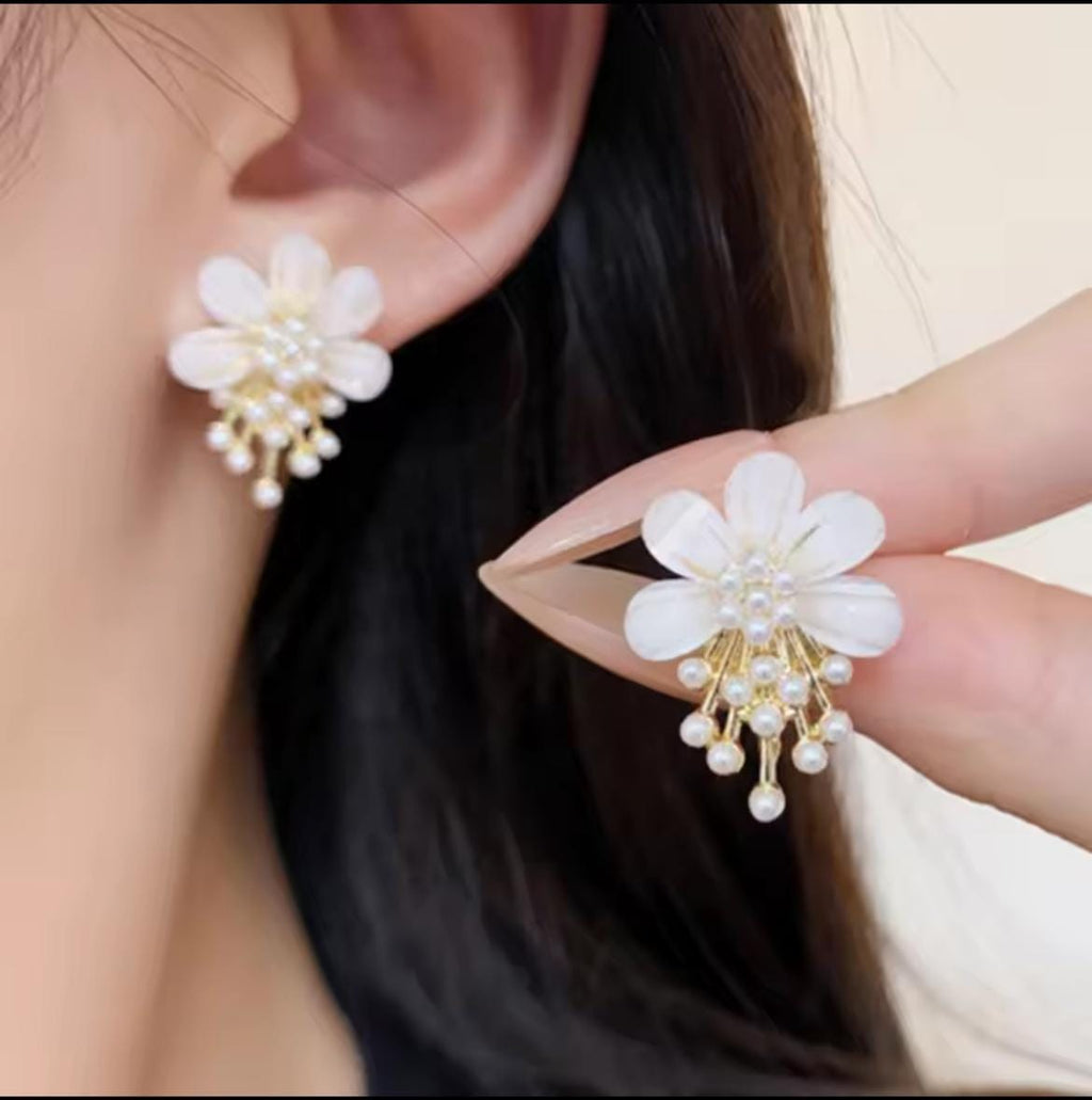 ZJX-162 Flower Pearl Korean Earrings- Golden