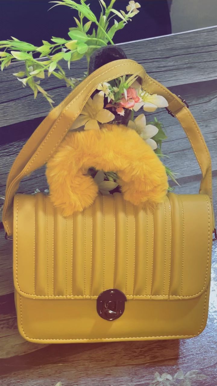 Quilted Handbag with Faux Fur Handle – Trendy Women’s Shoulder Bag