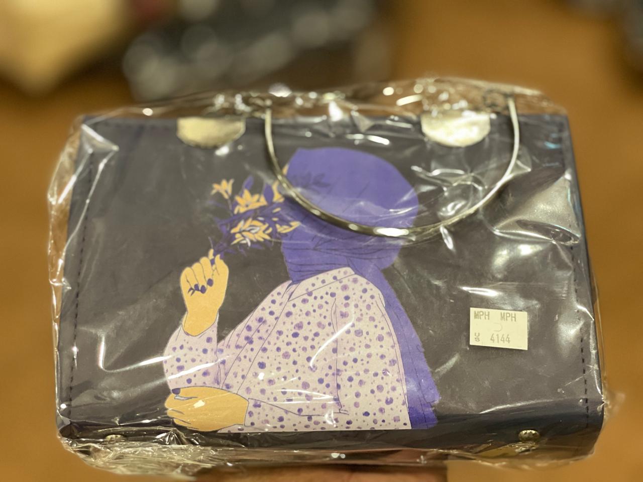 Elegant Green Hijab Girl Printed Handbag with Golden Handle – Stylish Ladies Purse